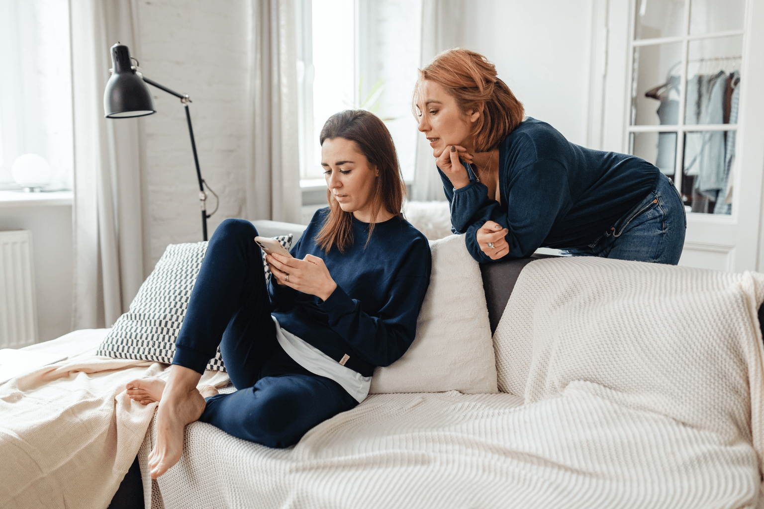 I posle raskida — zašto žene češće proveravaju bivšeg na društvenim mrežama?